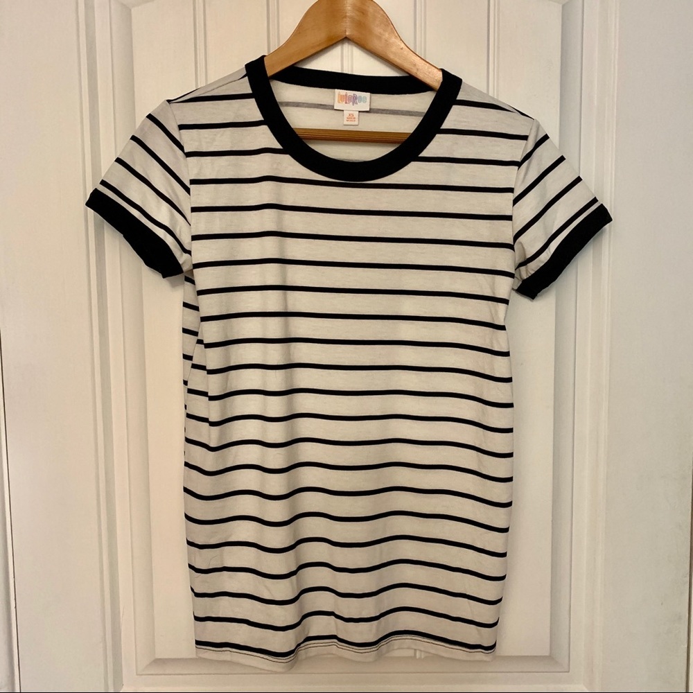 Lularoe liv tshirt